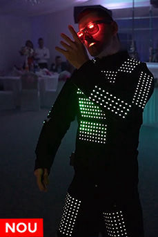 robo.dance - dansator cu costum lumini led pixel hi-tech